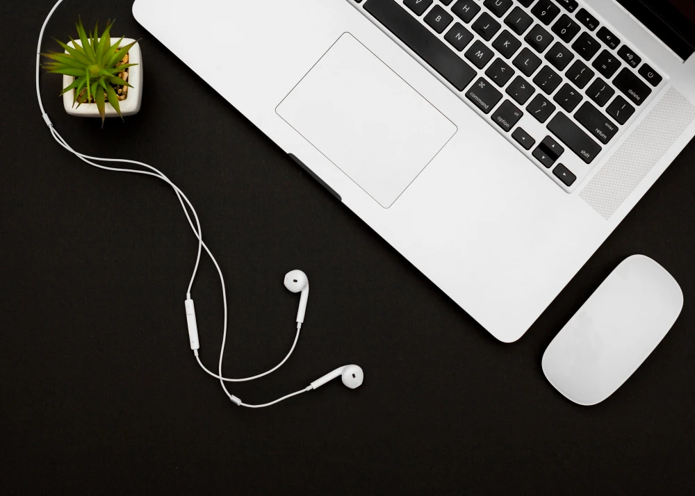 Laptop & Headphone